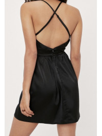 Rochie mini din satin cu bretele încrucișate la spate Nasty Gal 