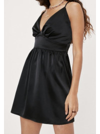 Rochie mini din satin cu bretele încrucișate la spate Nasty Gal 