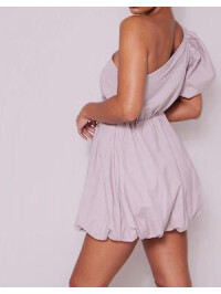 ROCHIE CU DETALIU INEL