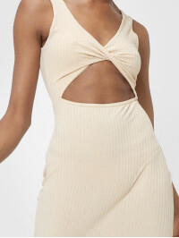 ROCHIE DECUPATA IN FATA 