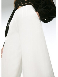 Pantaloni albi largi