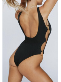 COSTUM DE BAIE CU INELE 