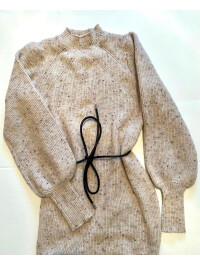 ROCHIE CU CUREA ÎN TALIE