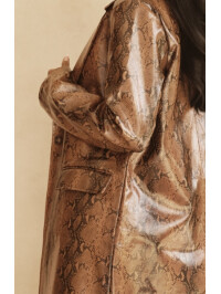 PALTON CU ASPECT LĂCUIT