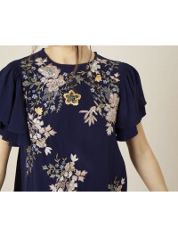 Top albastru cu broderie florală