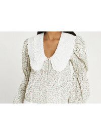 CĂMAȘĂ CU GULER DIN DANTELĂ