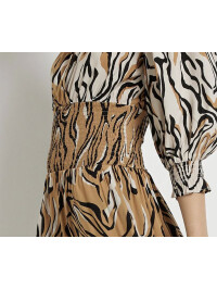 ROCHIE CU DECOLTEU IN V RIVER ISLAND 