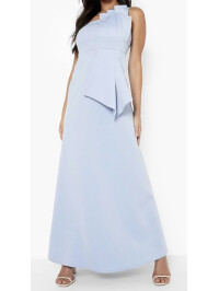 Rochie maxi cu detaliu plisat pe un umăr