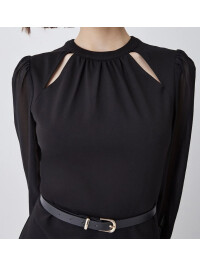 ROCHIE MINI DECUPATA LA UMERI 