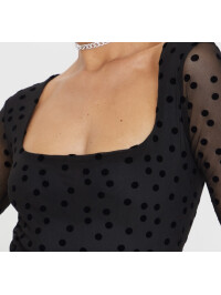 BODY NEGRU DIN PLASĂ CU DECOLTEU PĂTRAT