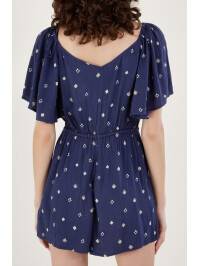 Salopetă scurtă albastră cu imprimeu decorativ