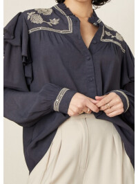 Bluză gri cu broderie în stil victorian