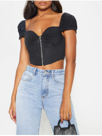 TOP NEGRU CU FERMOAR